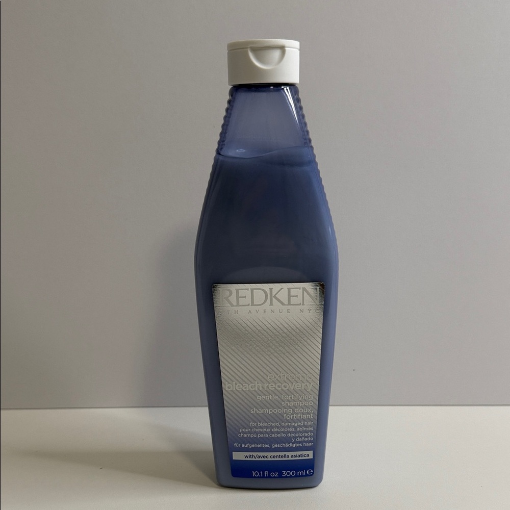 Redken Bleach Recovery Shampoo in Deep Blue